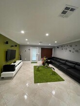 584 Vossler Ave in West Palm Beach, FL - Building Photo - Building Photo