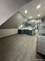 402-404-404 Sigourney St in Hartford, CT - Building Photo