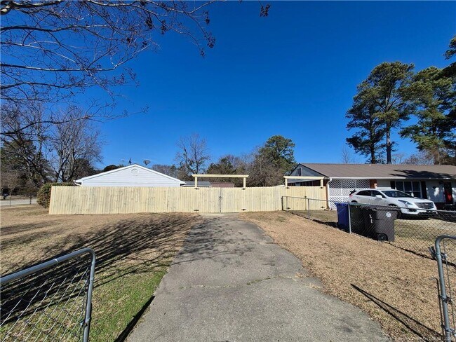 913 Montclair Rd in Fayetteville, NC - Building Photo - Building Photo