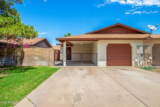 1840 E Inverness Ave in Mesa, AZ - Foto de edificio - Building Photo