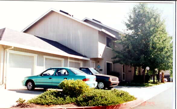 672 Spring Ln in Sonoma, CA - Building Photo