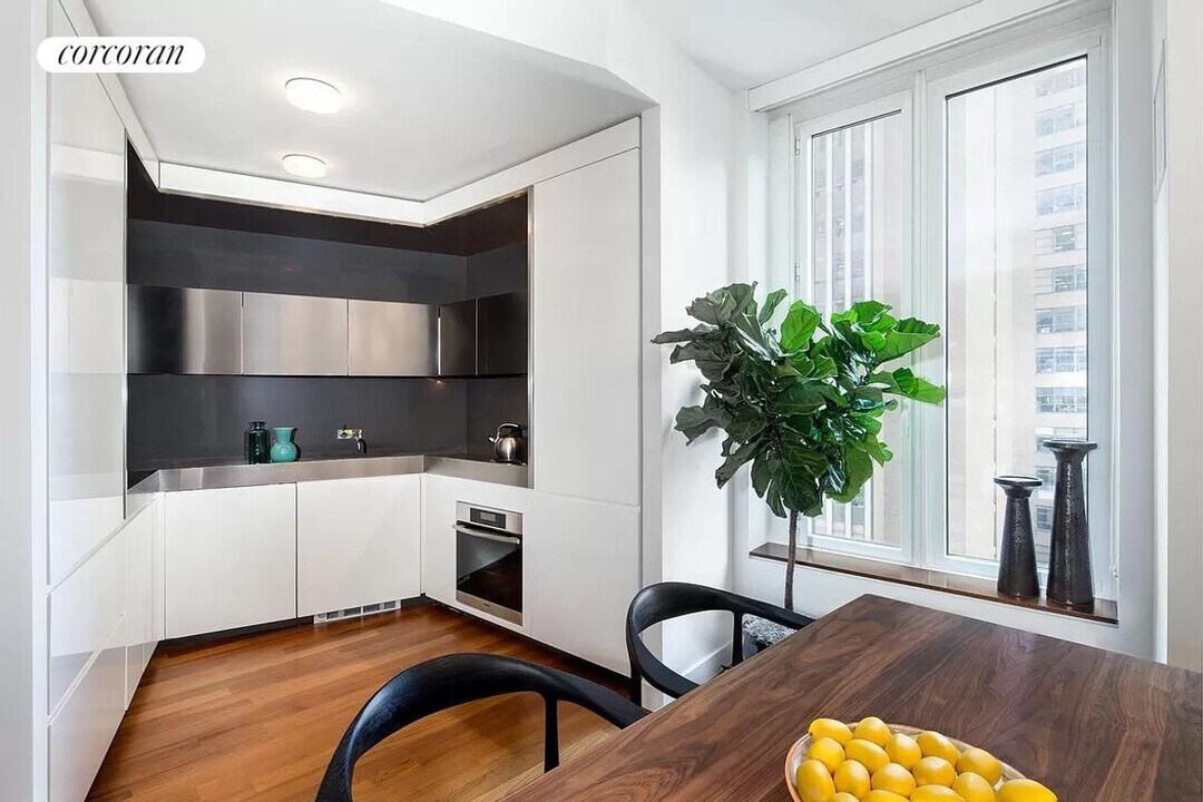 15 William St in New York, NY - Building Photo