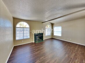 8005 Sandmark Dr in Las Vegas, NV - Building Photo - Building Photo