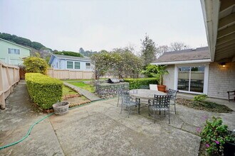 893 Tiburon Blvd in Tiburon, CA - Building Photo - Building Photo