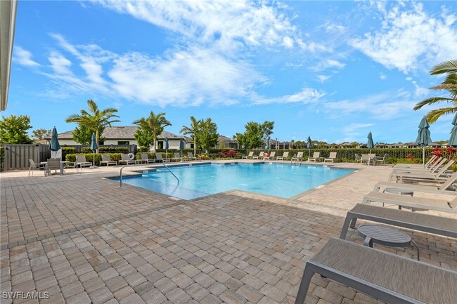 2147 Yellowfin Cir in Naples, FL - Foto de edificio - Building Photo