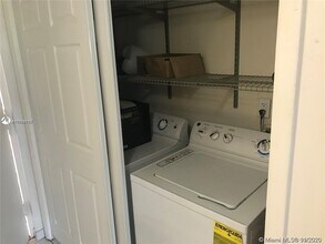 7801 Abbott Ave-Unit -408 in Miami, FL - Building Photo - Building Photo