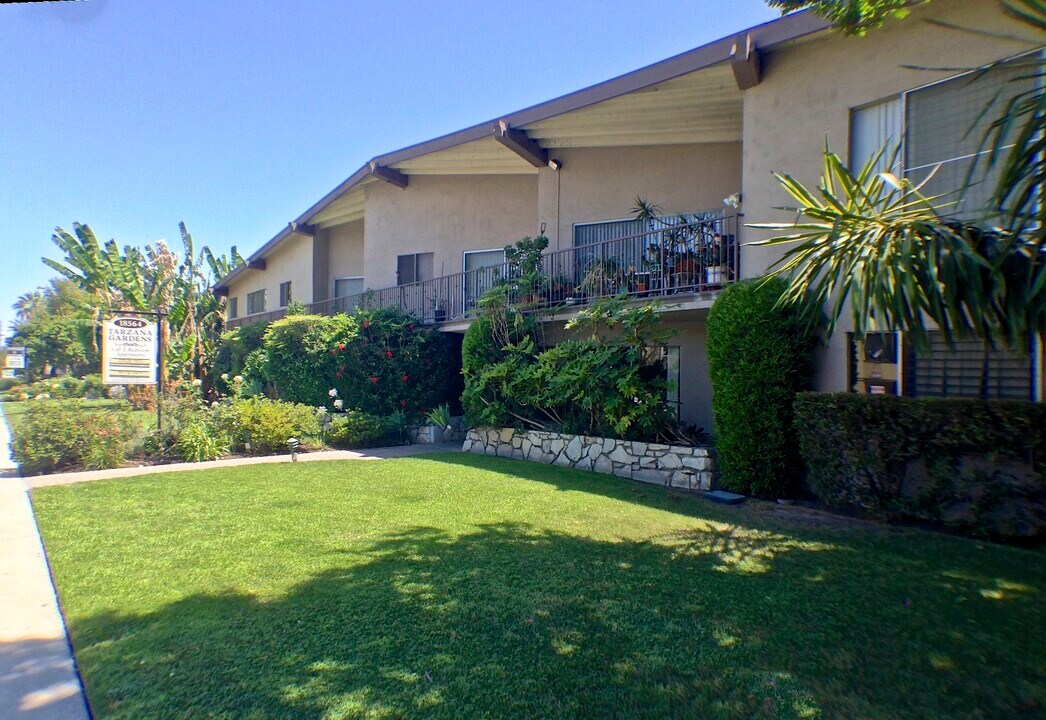 Tarzana Gardens in Tarzana, CA - Foto de edificio