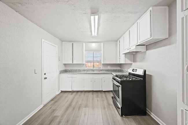 property at 8829 Woodlyn Rd