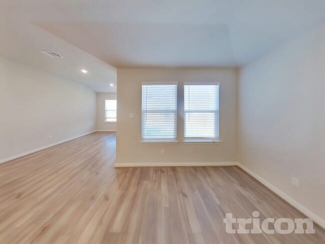 13693 Paxton Blvd in Saint Hedwig, TX - Building Photo - Building Photo