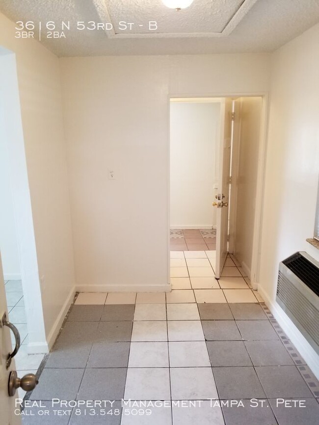 3616 N 53rd St-Unit -B in Tampa, FL - Foto de edificio - Building Photo