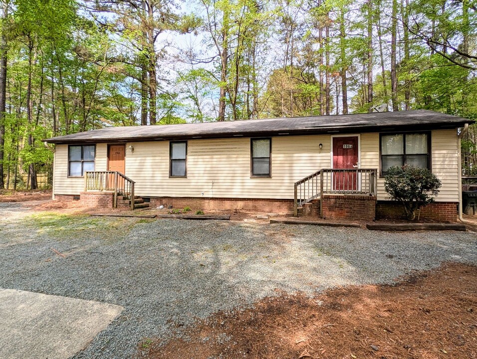 196 Forsythia Ct in Chapel Hill, NC - Foto de edificio