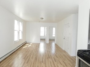 24 Obrien Ct in Bayonne, NJ - Building Photo - Building Photo