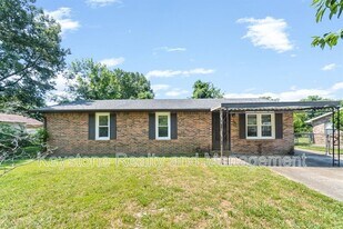 944 Linda Dr in Oak Grove, KY - Building Photo
