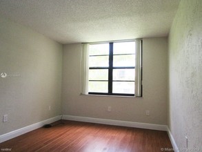 13020 SW 92nd Ave in Miami, FL - Building Photo - Building Photo