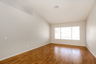 6402 W Potter Dr in Glendale, AZ - Foto de edificio - Building Photo