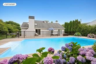 3 Carriage Ln in Southampton, NY - Building Photo - Building Photo