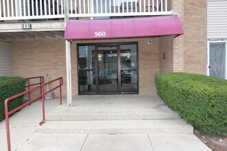 960 Beau Dr in Des Plaines, IL - Building Photo - Building Photo