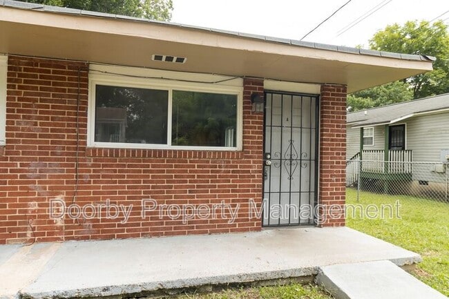 property at 1008 N Hawthorne St