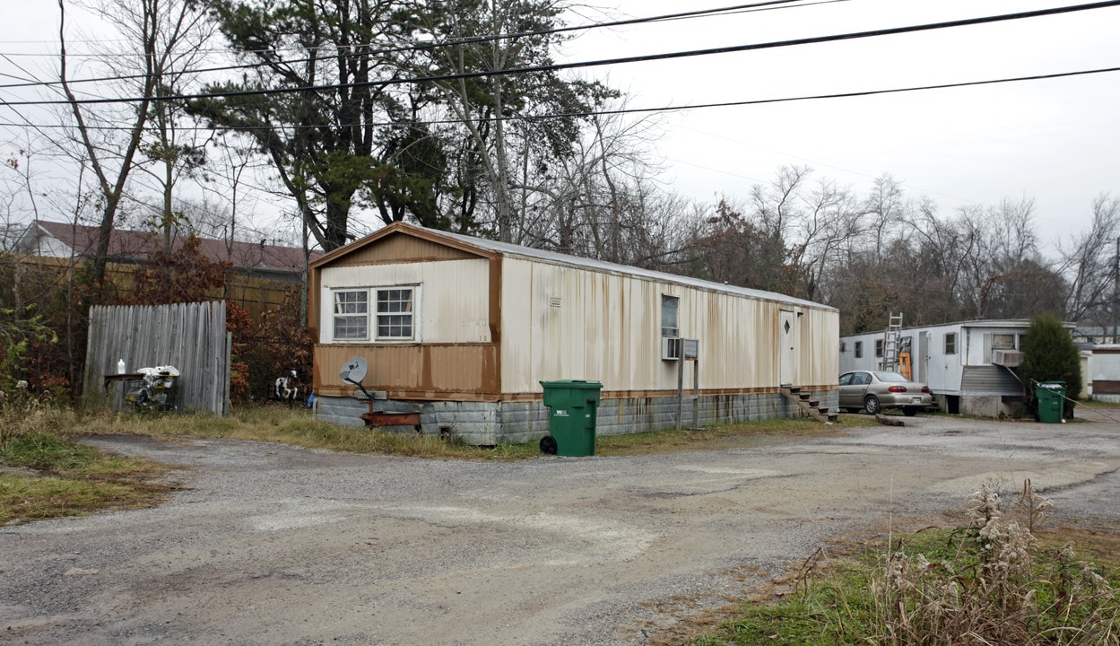 7628 Clinton Hwy in Powell, TN - Foto de edificio