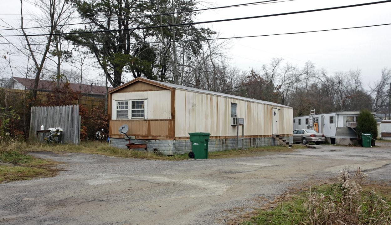 7628 Clinton Hwy in Powell, TN - Building Photo