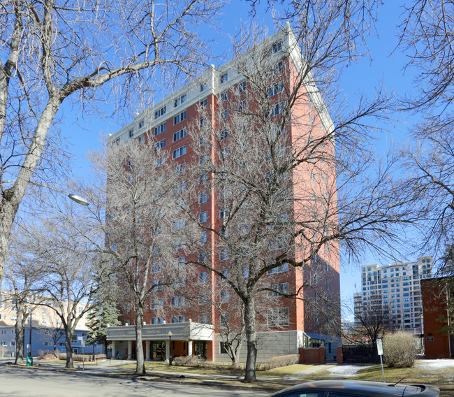 Tegler Manor Senior Residences 65+ in Edmonton, AB - Building Photo - Building Photo