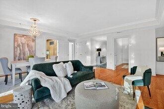 5630 Wisconsin Ave, Unit 406 in Chevy Chase, MD - Building Photo - Building Photo