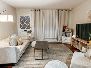 805 Minnewawa Ave in Clovis, CA - Building Photo - Building Photo