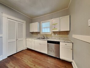 1000 W Avenue D in Garland, TX - Building Photo - Building Photo