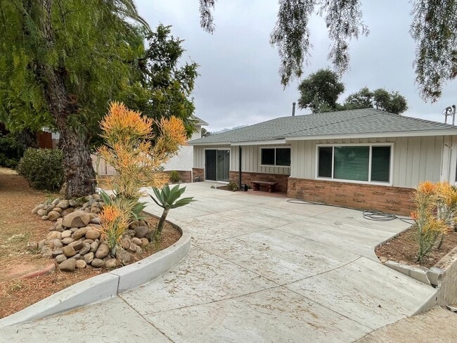 8862 Golf Dr in Spring Valley, CA - Building Photo - Building Photo