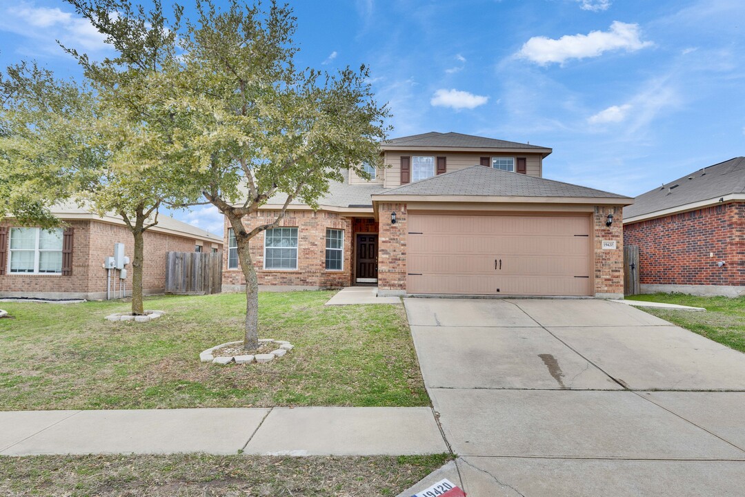 19420 James Manor St in Manor, TX - Building Photo