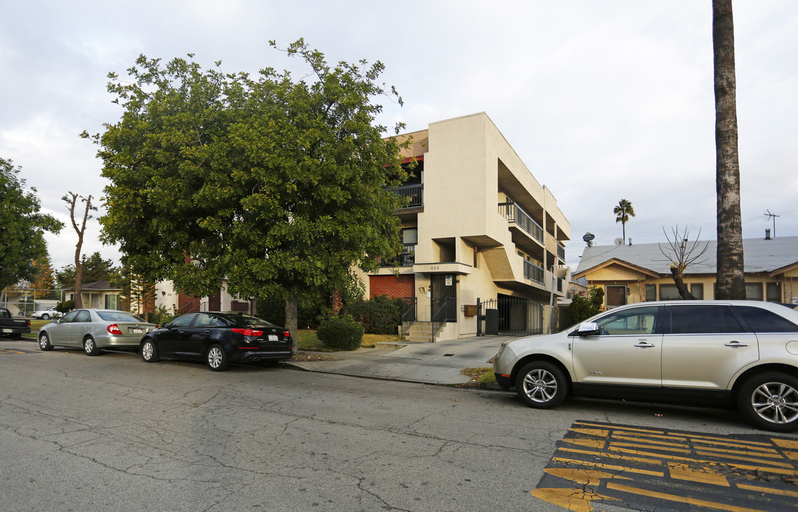 425 W Lomita Ave in Glendale, CA - Building Photo