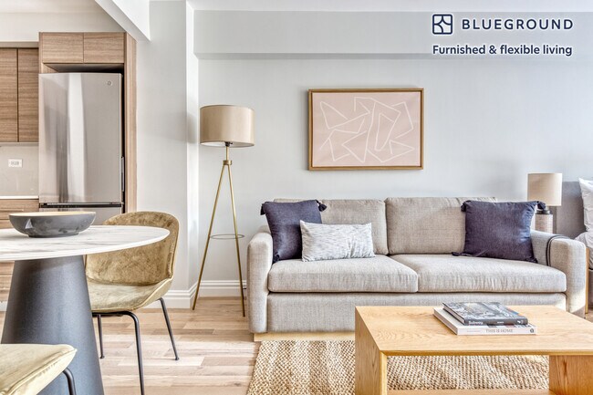 340 E 51st St in New York, NY - Building Photo - Building Photo