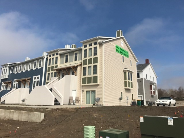 Stoneridge Town Homes in Bismarck, ND - Foto de edificio