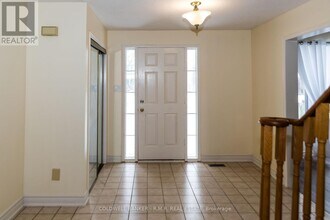 11 Foster Crescent in Whitby, ON - Building Photo - Building Photo