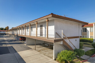 2511 W Sunflower Ave in Santa Ana, CA - Building Photo - Building Photo