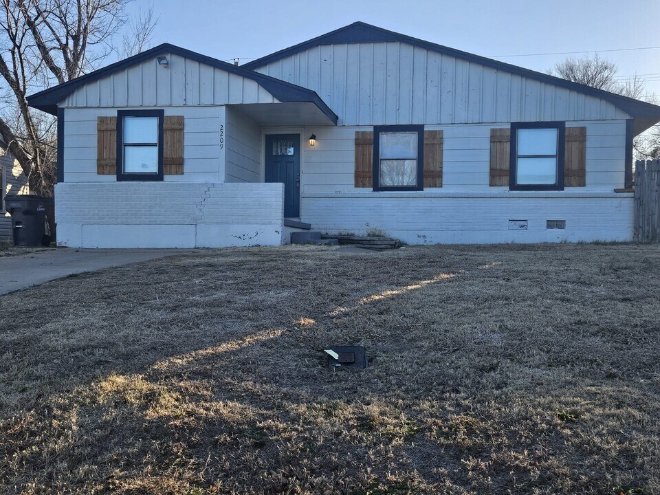 2209 NW 36th St in Lawton, OK - Building Photo