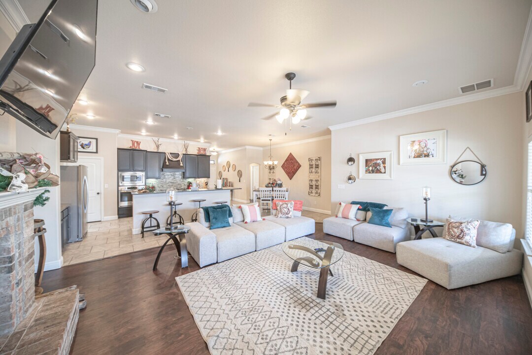 6922 Ranch Hand Dr in Midland, TX - Building Photo