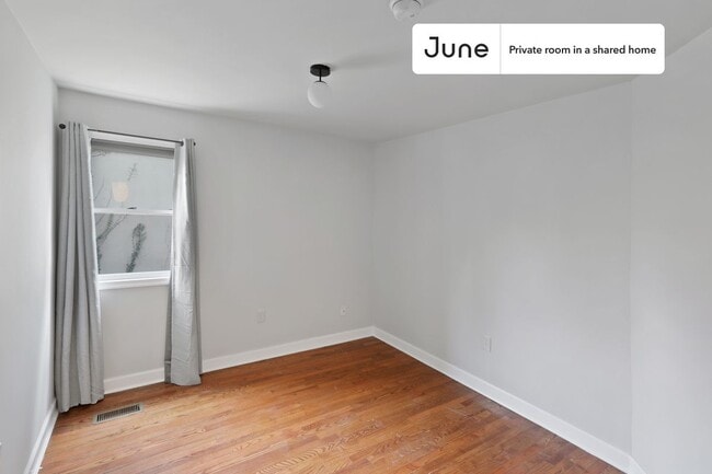Private bedroom in 2 bed/1 bath Home in Washington, DC - Building Photo - Building Photo