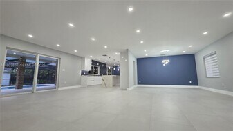 10540 SW 125th St in Miami, FL - Building Photo