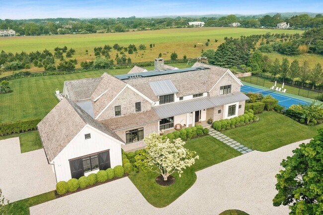 290 Lumber Ln in Bridgehampton, NY - Foto de edificio - Building Photo