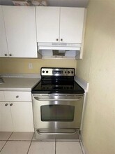 666 W 81st St, Unit 201 in Hialeah, FL - Building Photo - Building Photo