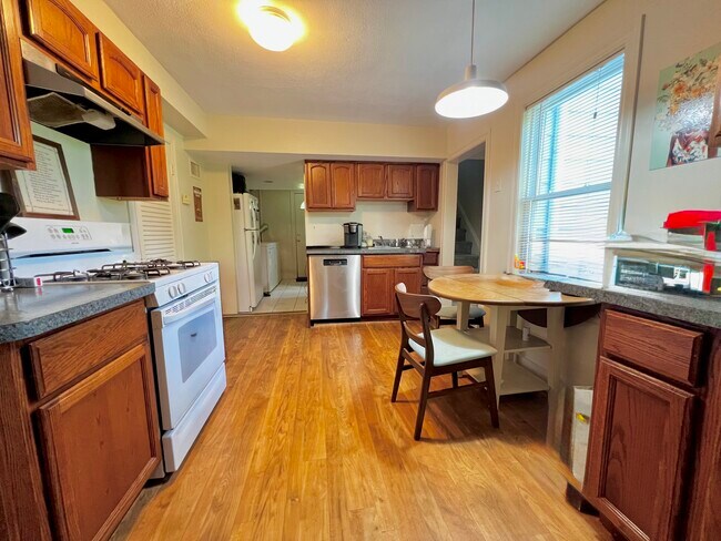 25 Oakland St, Unit 1