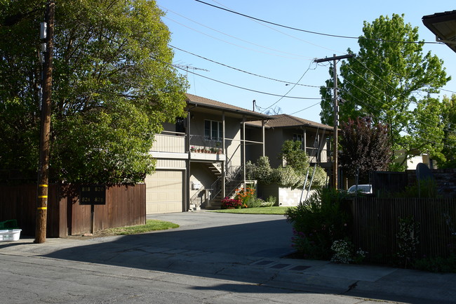 828 Fremont St in Menlo Park, CA - Foto de edificio - Building Photo