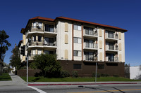 Villa Salvatore in San Pedro, CA - Foto de edificio - Building Photo