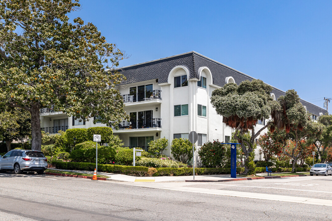 404 San Vicente Blvd in Santa Monica, CA - Building Photo