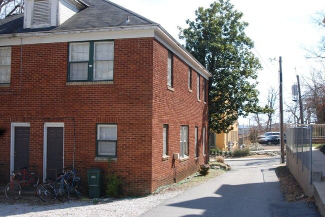 616 W Lafayette St in Fayetteville, AR - Building Photo - Building Photo