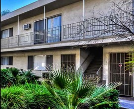 San Gabriel Apartments in Azusa, CA - Foto de edificio - Building Photo