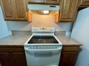 11765 SW Butner Rd in Portland, OR - Building Photo - Building Photo