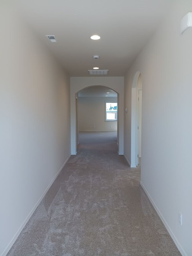 882 Ponderosa St in Independence, OR - Foto de edificio - Building Photo