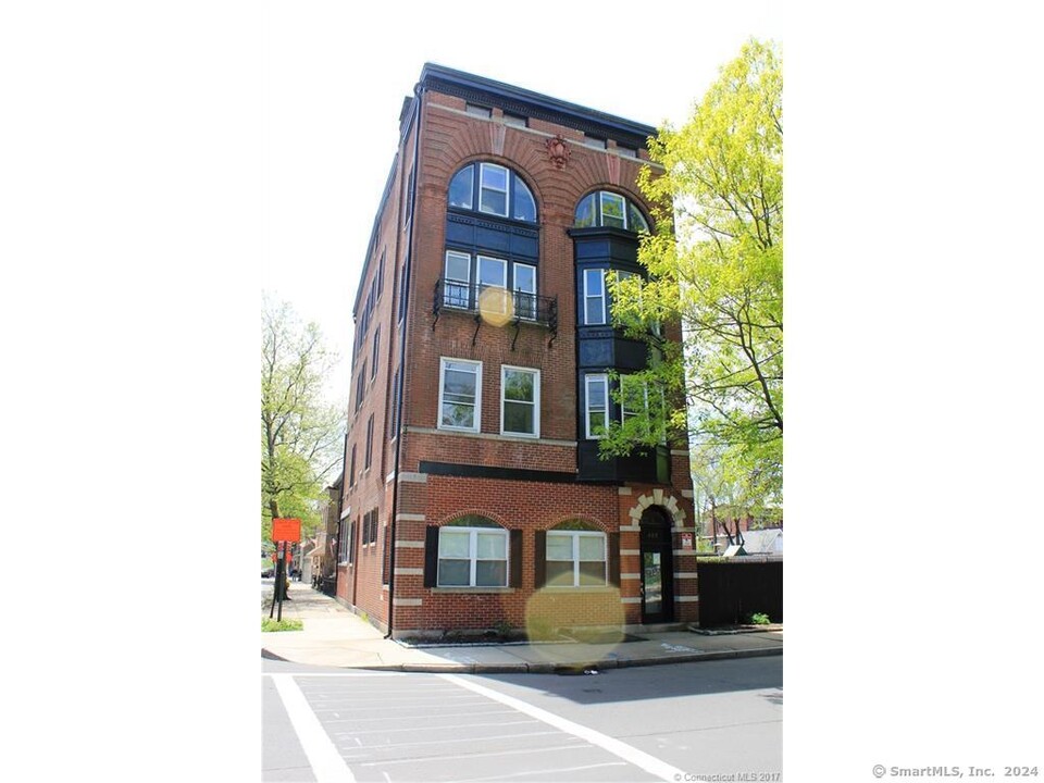 488 Chapel St in New Haven, CT - Building Photo